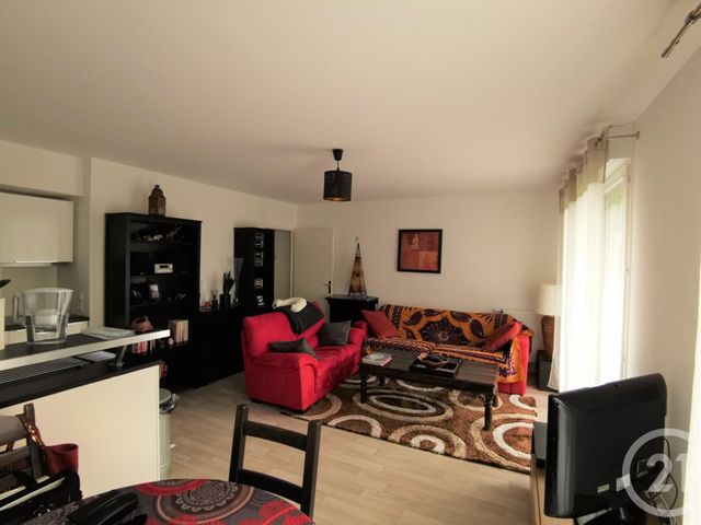 Afficher la photo en grand Appartement T3 à vendre - 3 pièces - 62.59 m2 - MAFFLIERS - 95 - ILE-DE-FRANCE - Century 21 Osmose